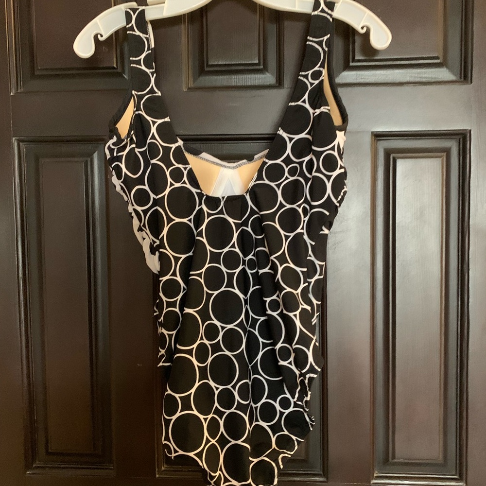 Miraclesuit - Black/White Swimsuit Size 12 NWOT - Picture 2 of 6